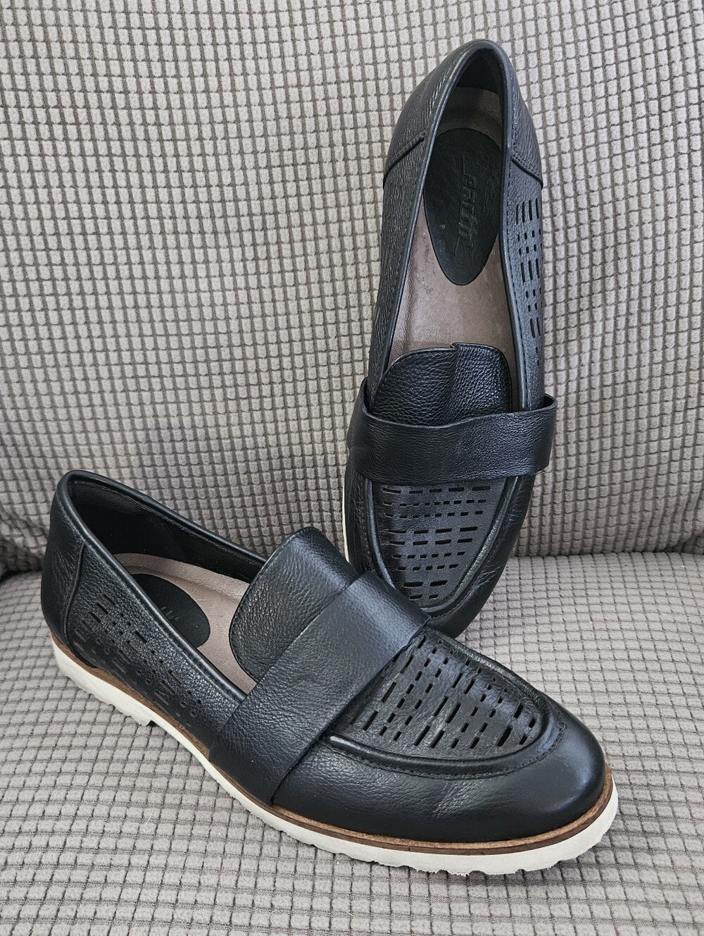 Womens Earth Masio Black Leather Loafers
